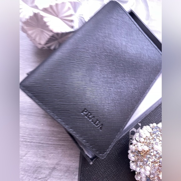 🖤Prada passport holder🖤 - Picture 4 of 12
